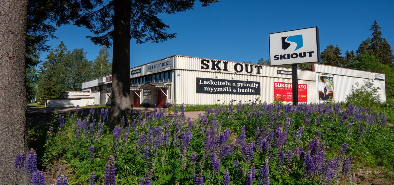 kuvassa ski out biken toimitilat kesällä 
salpakankaan yritysalueella hollolassa