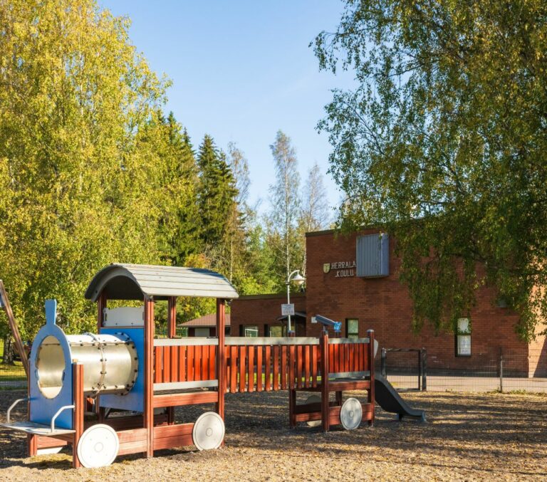 Kuva Herralan päiväkodin pihalta.