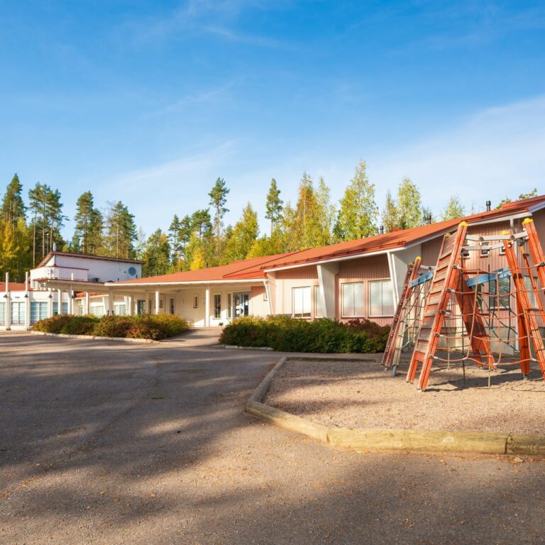 Kalliolan päiväkodin piha.