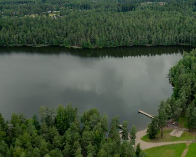 Ilmakuva Vähä-Tiilijärvestä.